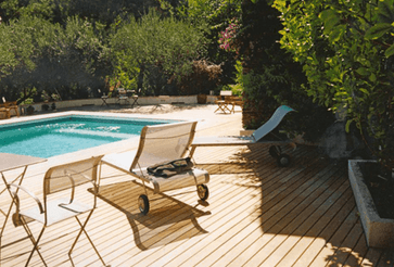 Bordi e pavimentazioni in legno per piscine