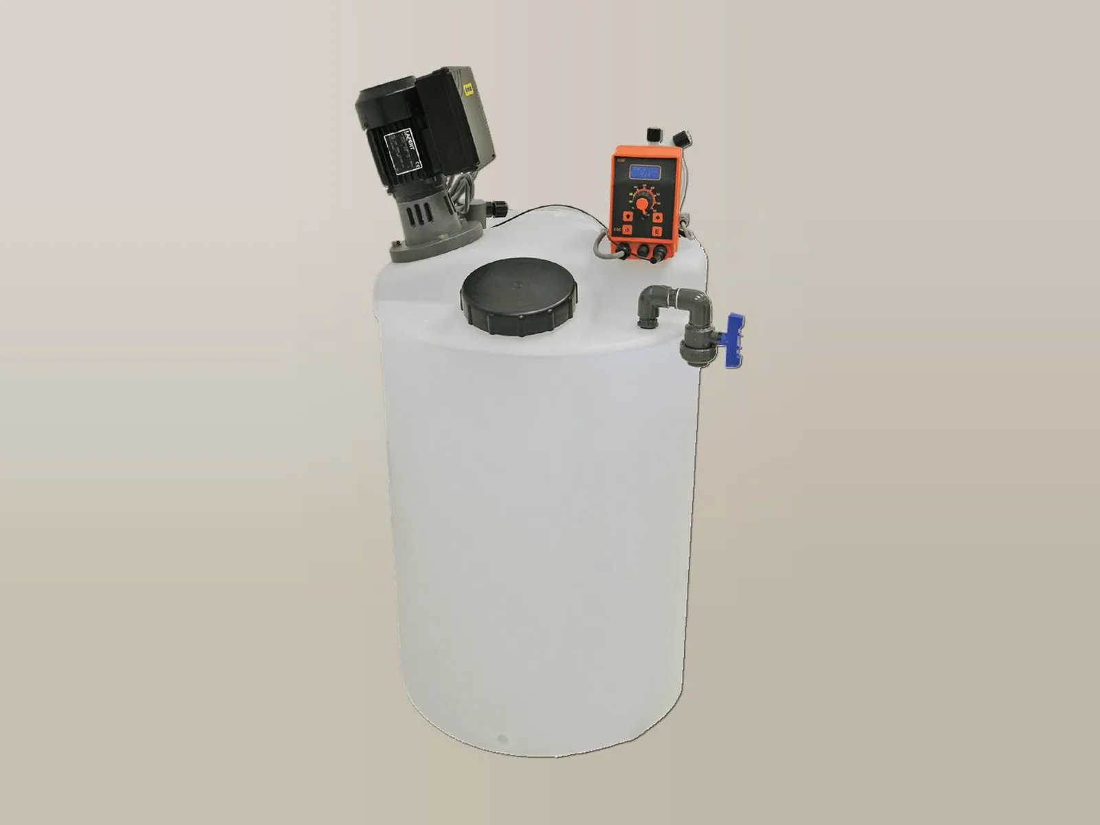Tank with mixer and dosing pump